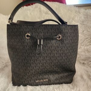 Michael Kors Large Suri bucket bag